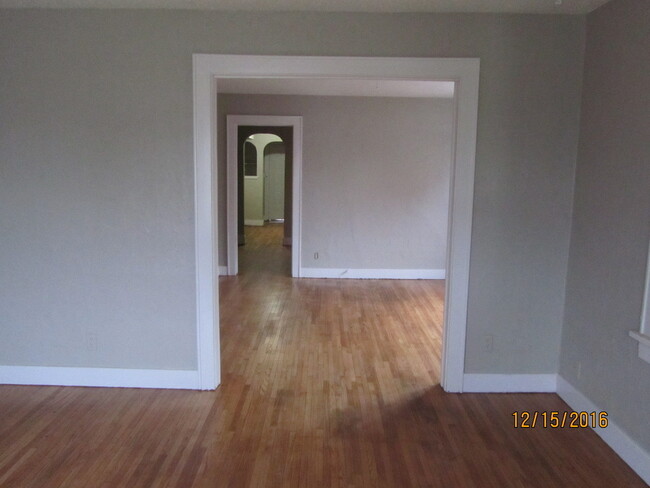 Building Photo - Nice Duplex for Rent close to Midtown - Pl...