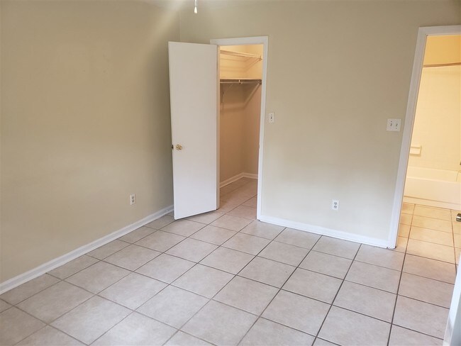 Building Photo - 2129 Victory Garden Ln
