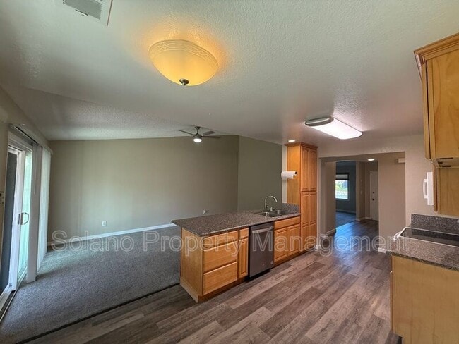 Building Photo - 905 Pintail Dr