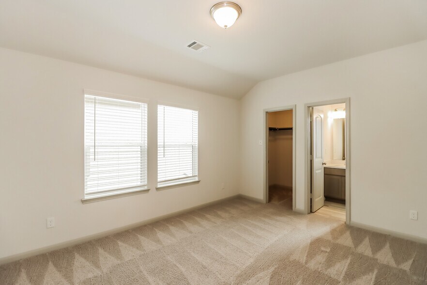 Building Photo - 7923 Cypress Country Dr
