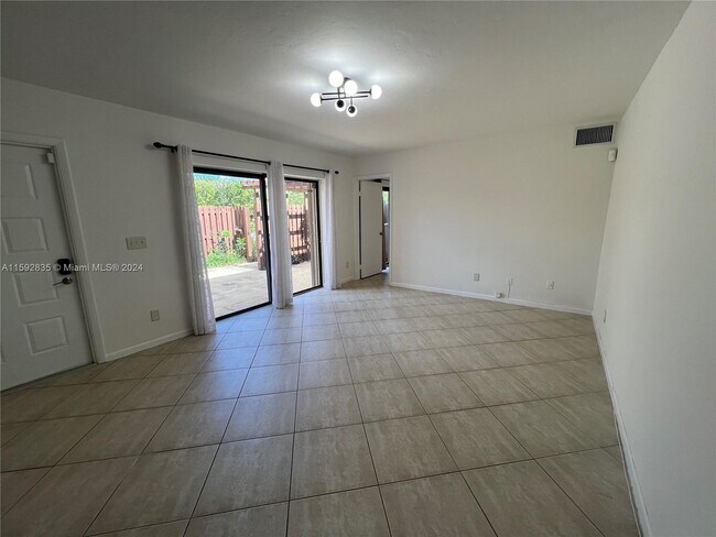 Building Photo - 773 SW 120th Way