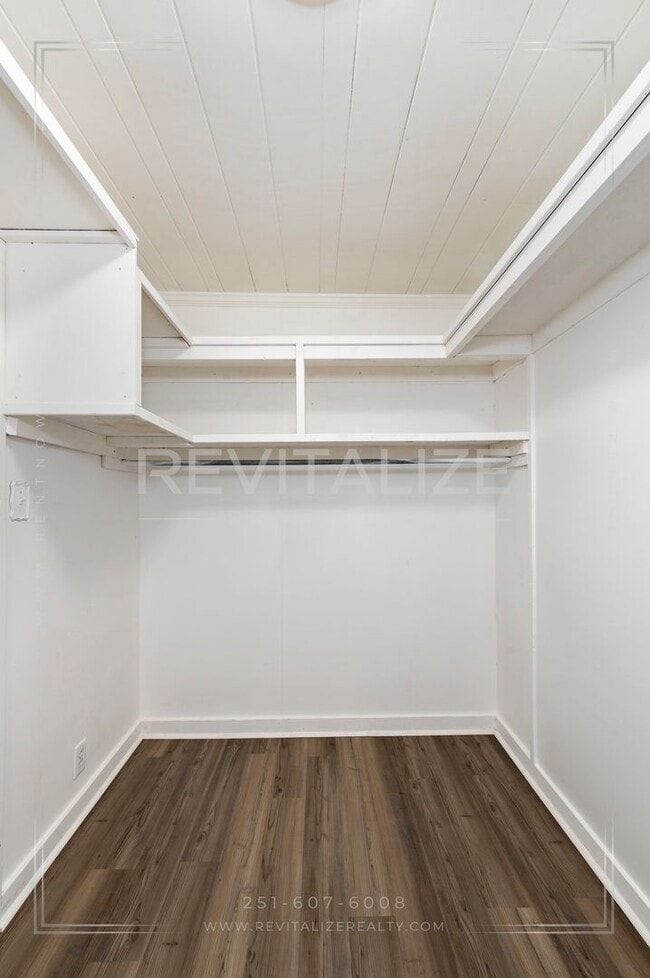 Building Photo - Adorable 3 Bed 2 Bath Cottage with Double ...