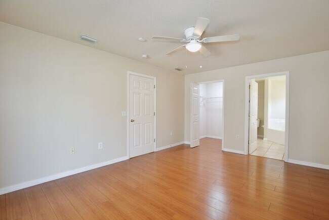 Building Photo - Beautiful 4/2 Pool Home with a Covered Pat...