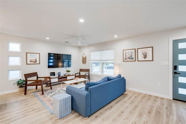 Building Photo - 2516 Friar Tuck Ln
