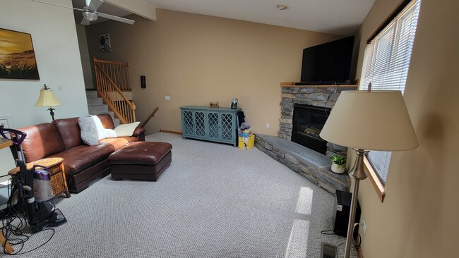 Building Photo - 425 Dunridge Ct