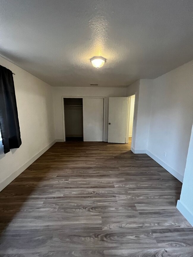 Building Photo - Beautiful Remodeled 3Bed/2Bath perfect for...