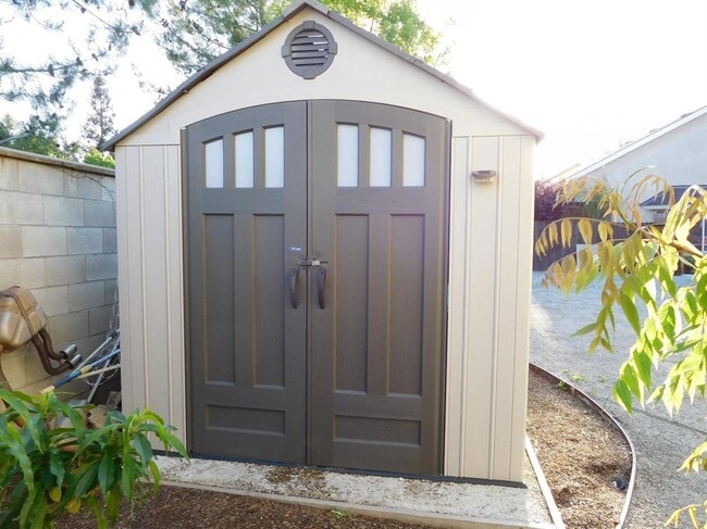 Building Photo - 1877 E Turnberry Ave