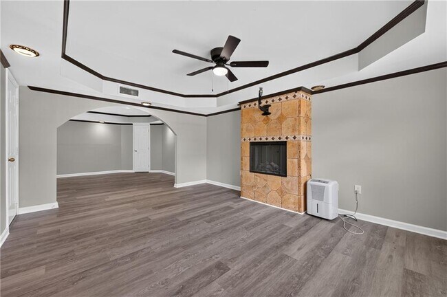 Building Photo - 437 Waterbury Way