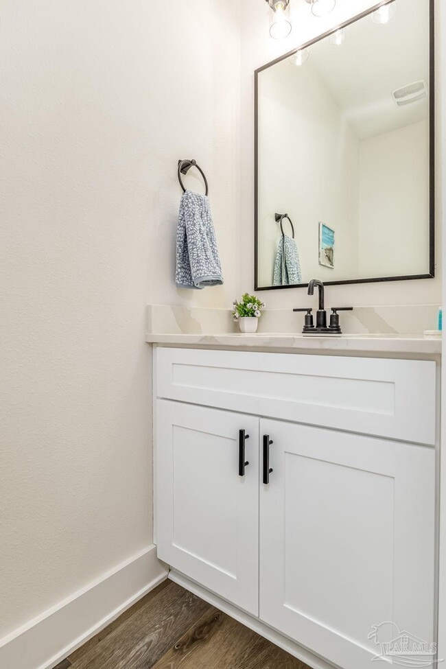 Building Photo - 520 N De Villiers St