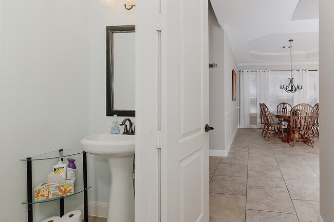 Building Photo - 47 Canoe Bend Dr