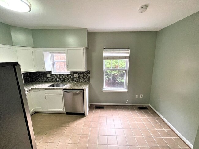 Building Photo - Updated, all brick 3 level townhouse pet friendly townhouse for rent!
