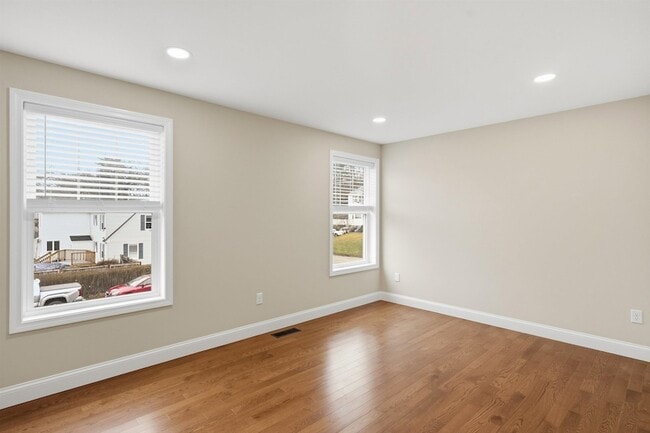 Building Photo - 24 Daytona St