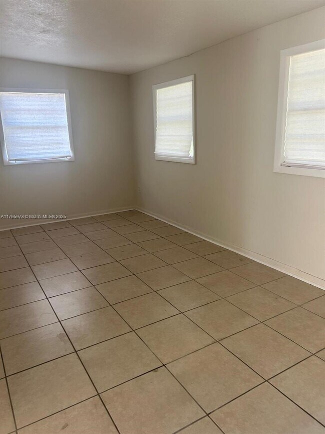 Building Photo - 1399 Cindy Cir NE