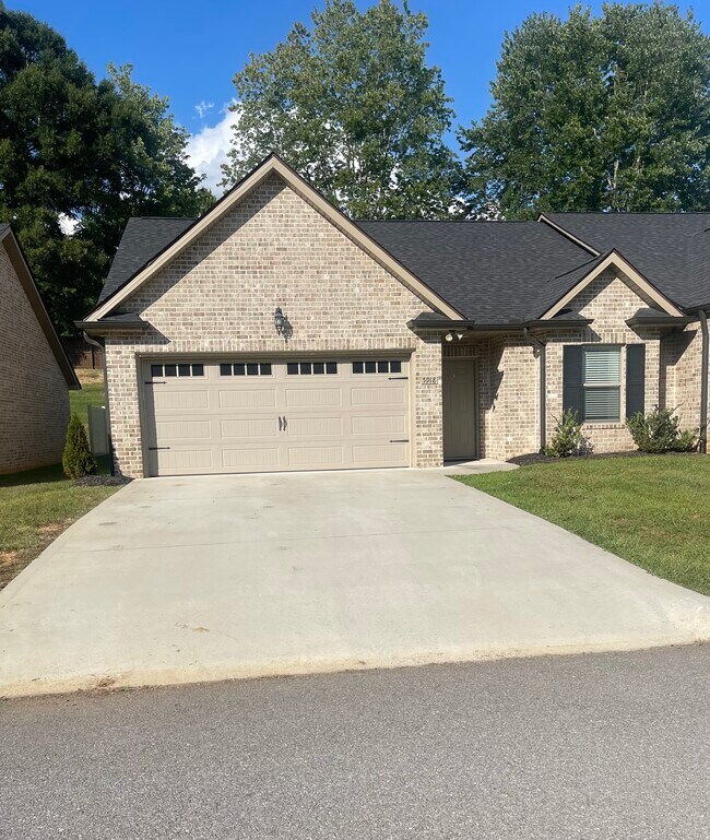 Building Photo - 5918 Knox Hill Way