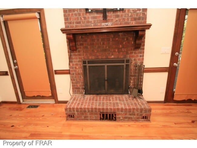 Building Photo - LAKE SHORES