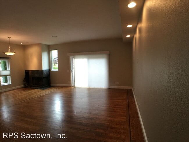 Building Photo - 2 br, 2.5 bath House - 2507 Exeter Square ...