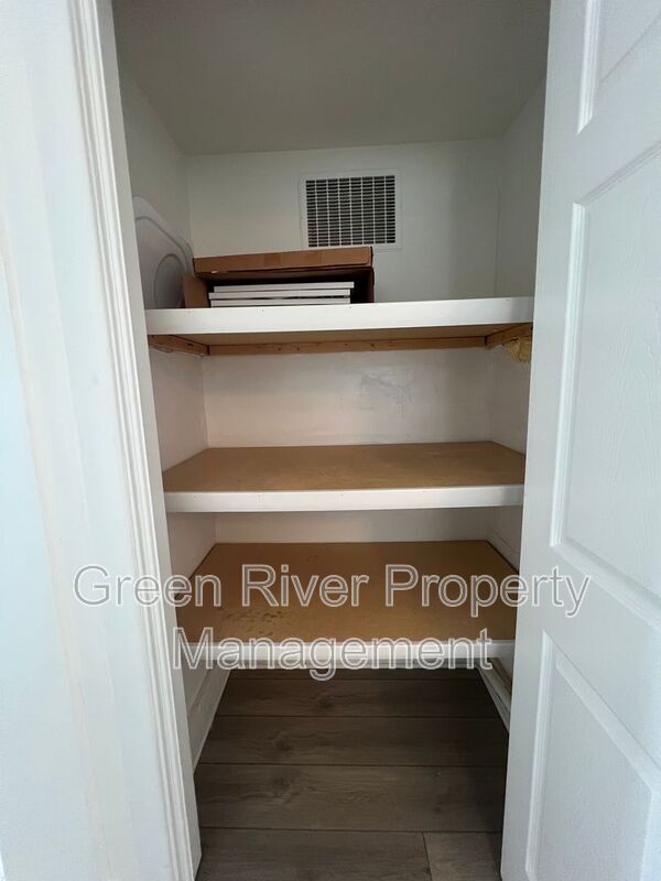 Building Photo - 1789 River Rd