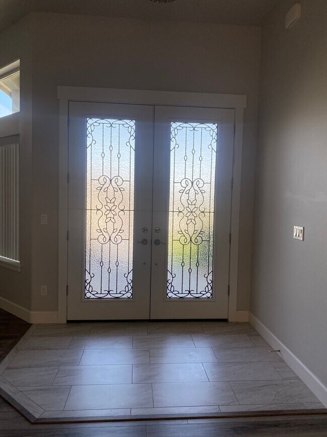 Building Photo - Elegant home in the Heights at Canyon Lakes