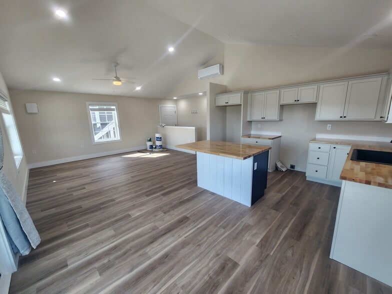 Building Photo - 69 Ivan Dr