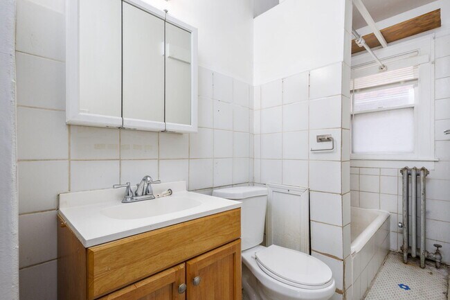 Building Photo - 4224 Lois St