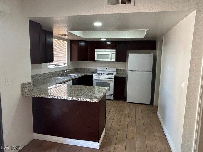 Building Photo - 3937 S Torrey Pines Dr