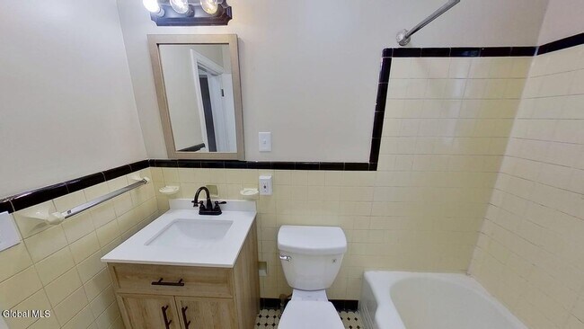 Building Photo - 31 Parkwood St