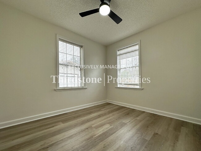 Building Photo - 1178 Murray Dr