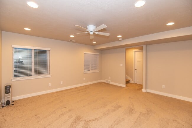 Building Photo - Beautiful Home in Midvale!