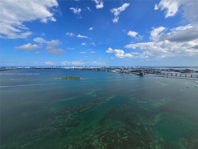 Building Photo - 700 NE 24th St