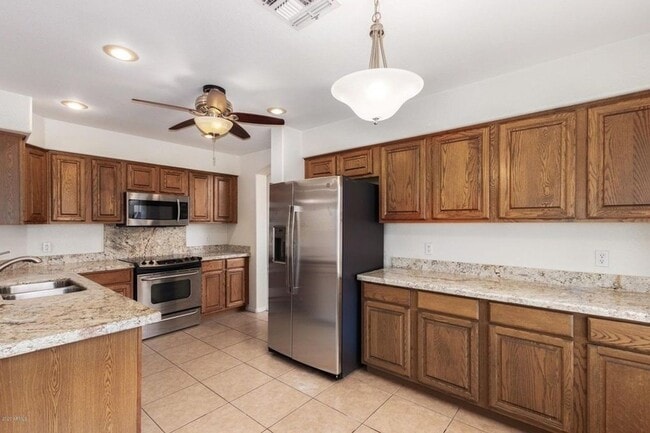 Building Photo - COMING SOON!! Lovely 3 Bedroom / 3 Bath  South Chandler Area Home!