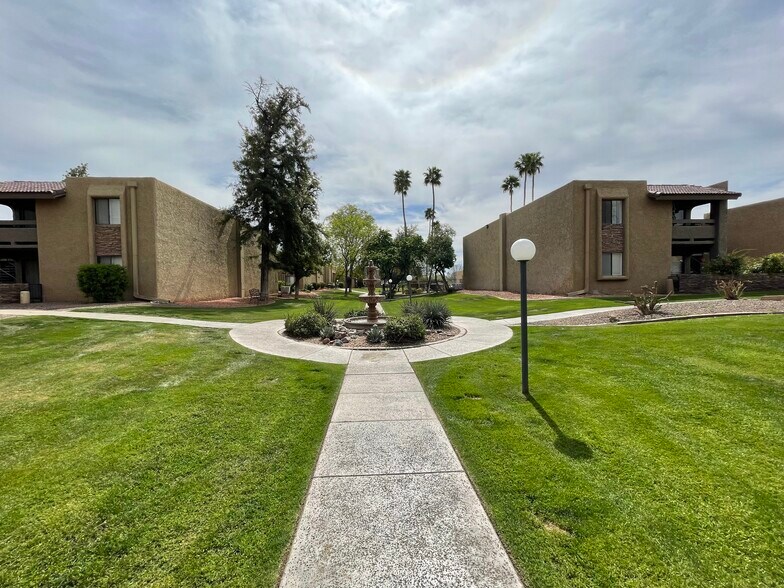 Building Photo - 3825 E Camelback Rd