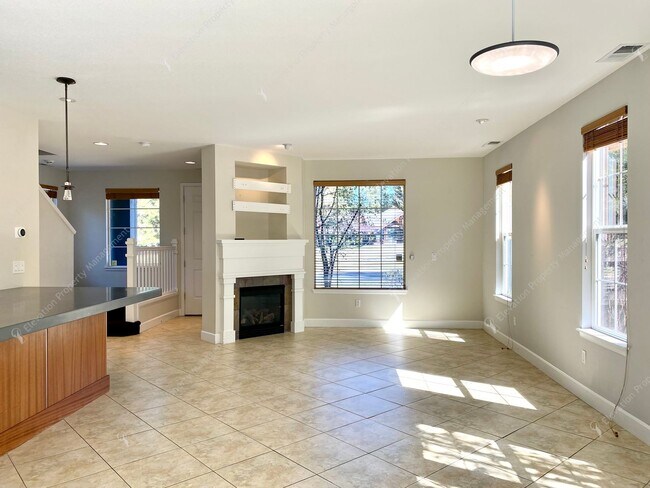 Building Photo - Charming and unique 2 BR in an upscale west Bend neighborhood