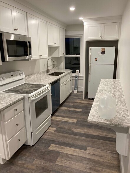 Building Photo - 629 Wood St