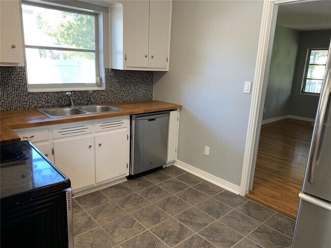 Building Photo - 3516 W San Pedro St