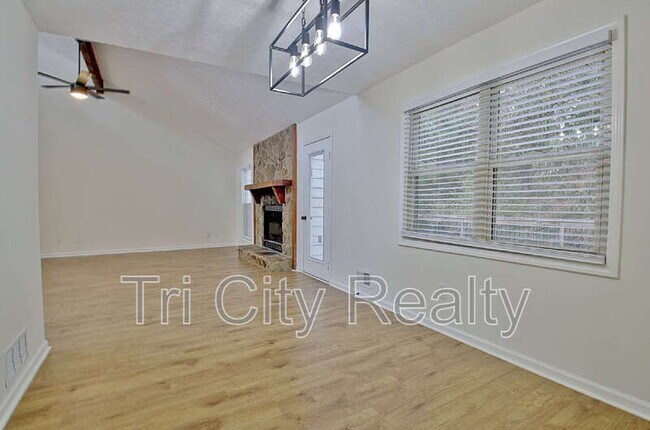 Building Photo - 150 Drennan Dr