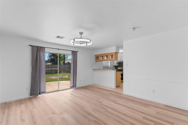 Building Photo - 5607 Viking Dr