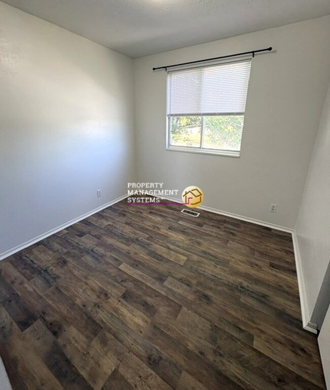 Building Photo - 3 Bedroom Home in Kearns