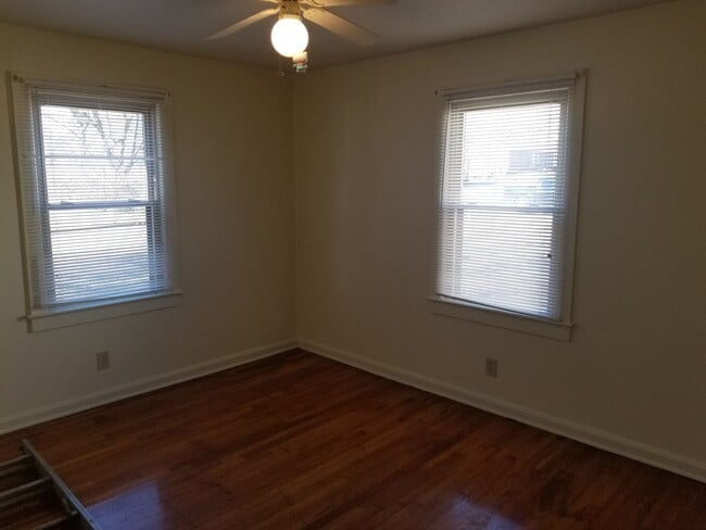 Building Photo - 3- Bedroom & 1- Bath