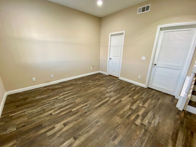Building Photo - Stylish 3-Story Townhome with Balconies & Open-Concept Living