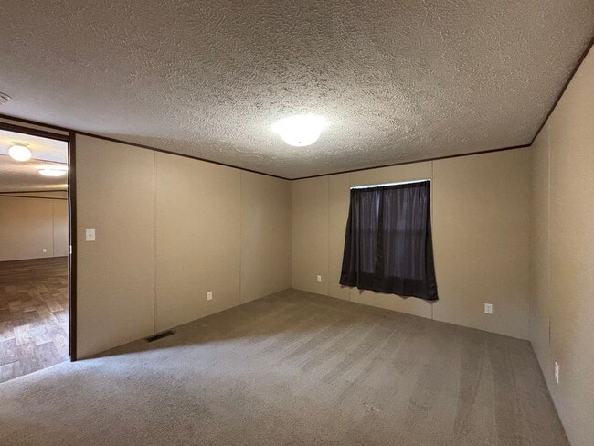 Building Photo - Adorable!