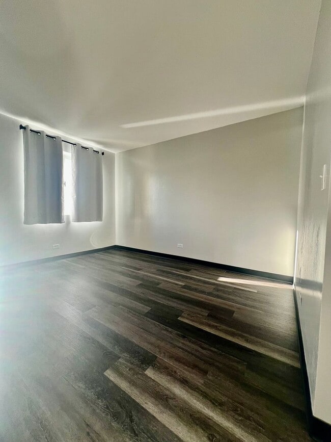 Building Photo - Beautiful 1/1/1 with Sunset Views