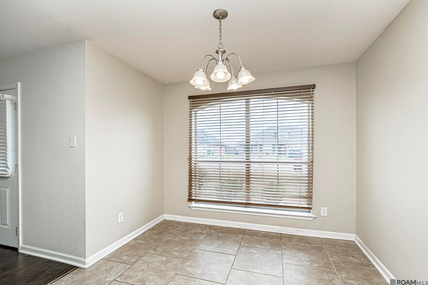 Building Photo - 26197 Glenbrooke Dr