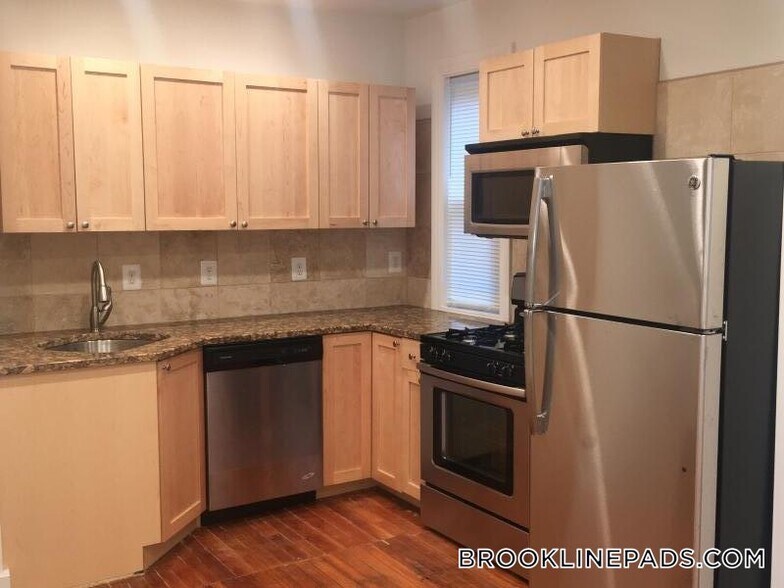 Building Photo - 79 Brook St