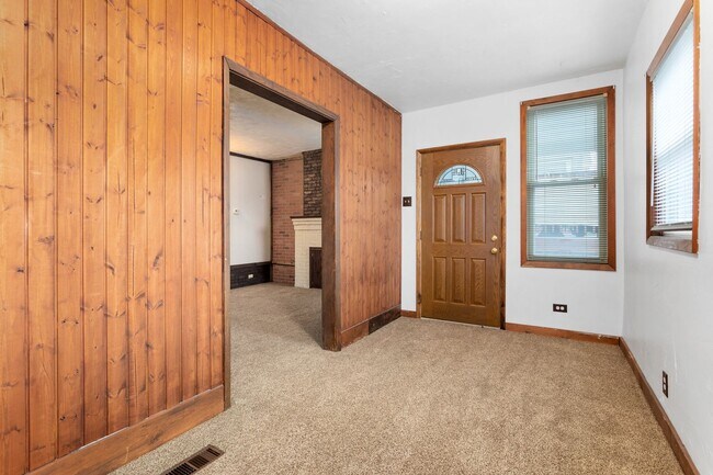 Building Photo - 542 2nd St
