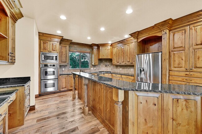 Building Photo - 3573 N Elkview Dr