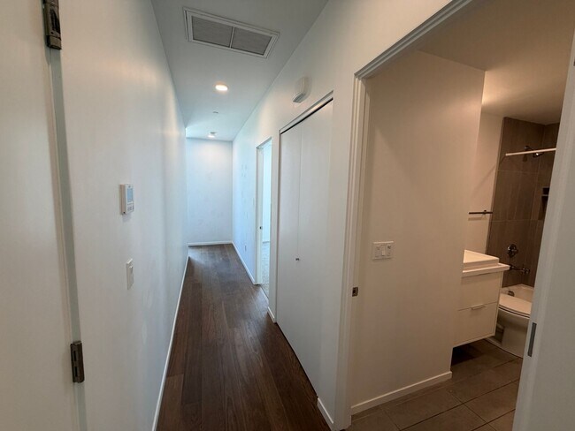 Building Photo - 2419 Binnen Ln