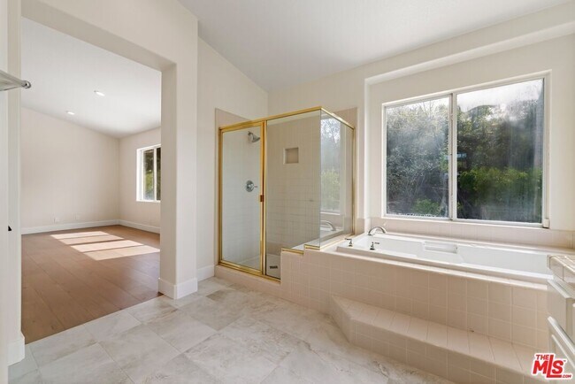 Building Photo - 18500 St Moritz Dr