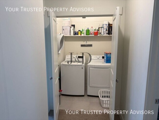 Building Photo - 5096 Putney Hill Rd