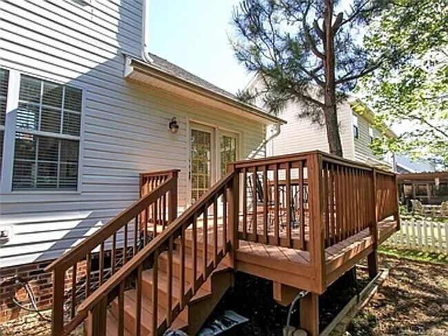 Building Photo - 4 BR/2.5BA | Newly Renovated Single Family Home |Fenced backyard| Elegant Brick Home in the Heart...
