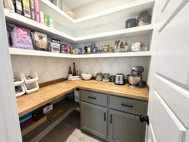 Building Photo - 958 Alton Dr